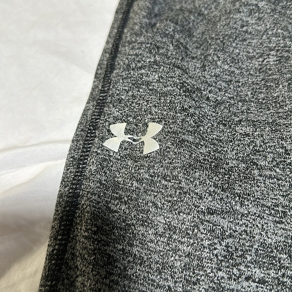 Under Armour  Size XLarge  Gray and  Black pants with pockets  HeatGear - Picture 2 of 5